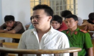 Ngồi tù vì tấn công cảnh sát