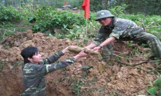 Tăng cường tuyên truyền vận động giao nộp vũ khí, vật liệu nổ