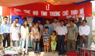 Tân Châu: Tặng nhà cho người nghèo