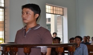 2 năm tù treo cho kẻ vô cớ chém người