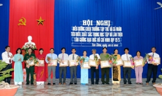 Tân Châu: Tuyên dương gương điển hình trong học tập và làm theo tấm gương đạo đức Hồ Chí Minh