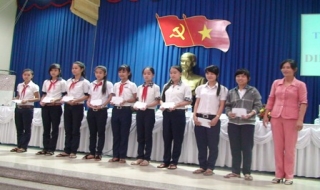 Trảng Bàng: Trao học bổng cho trẻ có hoàn cảnh đặc biệt