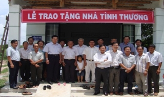Tân Châu: Tặng nhà tình thương cho giáo viên nghèo