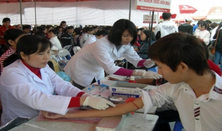 Xét nghiệm máu thông thường phải nộp 135.000đồng/lần