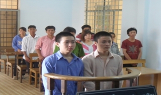 4 năm tù cho hai kẻ cướp giật điện thoại