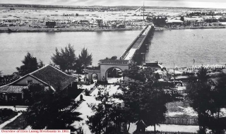 Bên cầu Hiền Lương