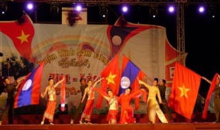 Tiếp tục thúc đẩy quan hệ hợp tác toàn diện với Lào