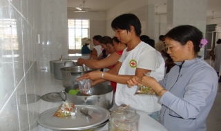 Trung tâm Y tế Tân Châu: Ra mắt bếp ăn từ thiện