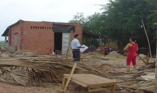 Bến Cầu: Mưa dông kèm lốc xoáy làm tốc mái nhà dân