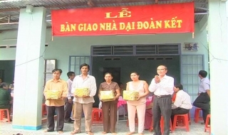 Tặng nhà tình thương cho các gia đình bị hoả hoạn ở huyện Dương Minh Châu