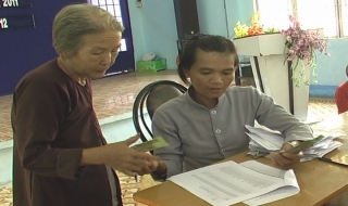 Châu Thành: Tặng quà cho người nghèo