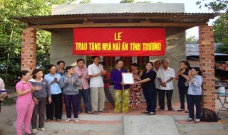 Tân Châu: Tặng nhà tình  thương cho phụ nữ nghèo