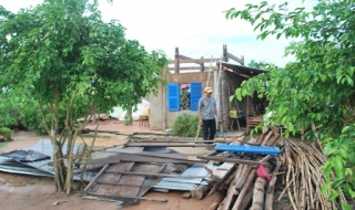 Bến Cầu: Mưa giông làm sập nhà dân