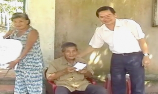 Lãnh đạo tỉnh: Thăm, tặng quà gia đình chính sách huyện Tân Châu