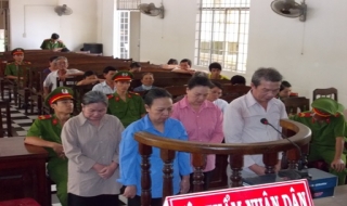 Hơn 30 năm tù cho nhóm mua bán người