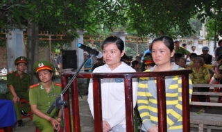 Chị em cùng vào tù vì mua bán ma tuý