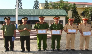 Huyện Gò Dầu: Khen thưởng cá nhân có thành tích trong phong trào tấn công trấn áp tội phạm
