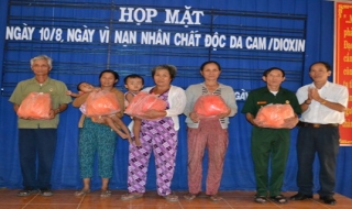 Tân Châu: Họp mặt và tặng quà cho NNCĐDC/dioxin