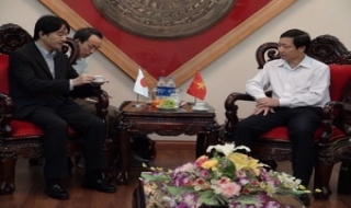Hoàng tử Nhật Bản Akishino đến thăm tỉnh Hoà Bình