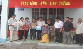 Huyện Dương Minh Châu: Tặng nhà tình thương cho các hộ nghèo