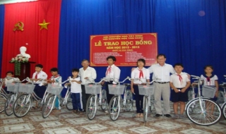 Hội khuyến học Tây Ninh: Trao học bổng cho học sinh, sinh viên huyện Tân Châu