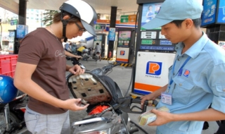 Từ tối 28.8, giá xăng tăng 700 đồng/lít