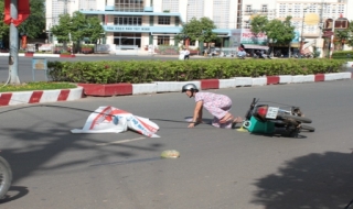 Thi công mạng cáp thông tin gây tai nạn cho người đi đường