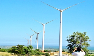 Nhà máy điện gió đảo Phú Quý vận hành phát điện