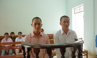 Uống rượu, đánh người lãnh án tù