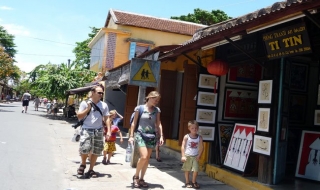 Có đường bay thẳng, du khách Anh ồ ạt đến Việt Nam