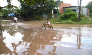 Hoà Thành: Người dân khổ vì nước ngập