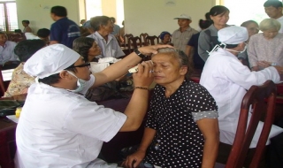 Trảng Bàng: Khám bệnh, tặng quà cho người nghèo