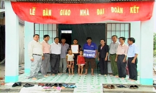 Trao nhà ĐĐK cho người nghèo huyện Dương Minh Châu