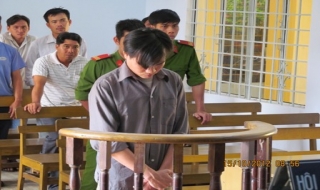 Say rượu, tấn công cả cảnh sát