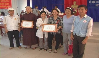Khám bệnh, tặng quà cho người nghèo huyện Dương Minh Châu