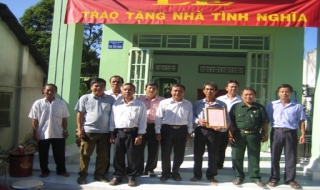 Bến Cầu: Bàn giao nhà tình nghĩa cho gia đình chính sách