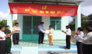 BIDV Tây Ninh: Tặng nhà ĐĐK cho hộ nghèo huyện Tân Châu