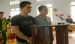 Chống người thi hành công vụ, hai thanh niên vào tù