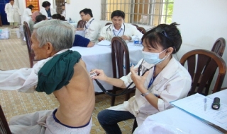 Khám bệnh cho người nghèo huyện Tân Châu