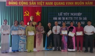 Tân Châu: Bế giảng lớp đào tạo nhân viên y tế thôn bản