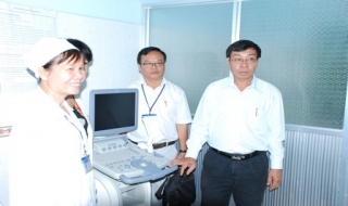 Chi cục Dân số- KHHGĐ Tây Ninh: Trao máy siêu âm cho Trung tâm Y tế huyện Dương Minh Châu