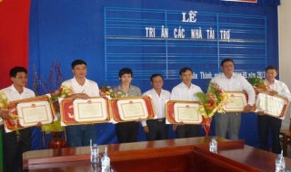 Chủ tịch UBND tỉnh:  Khen thưởng các đơn vị đóng góp cho huyện Châu Thành