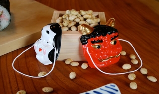 Náo nhiệt với lễ hội ném đậu mừng năm mới