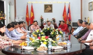 Bà con Việt kiều tại Lào một lòng hướng về Tổ quốc