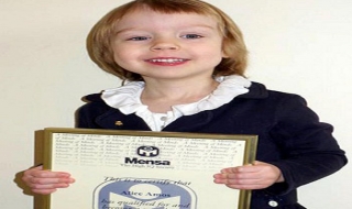 Bé 3 tuổi có IQ cao hơn cả Einstein