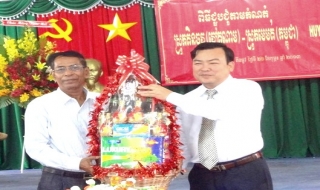 Tân Châu: Họp mặt với quận Memot, tỉnh Kampong Cham (Campuchia)