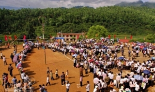Ngày xuân vui hội ném còn