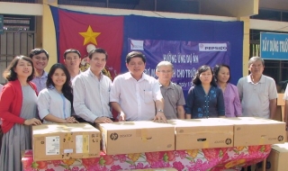 PepsiCo Việt Nam: Tặng máy tính cho trường tiểu học ở Trảng Bàng