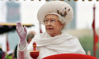 Nữ hoàng Elizabeth II nhập viện vì chứng viêm dạ dày