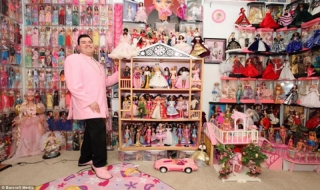 Chàng trai sưu tầm 2.000 búp bê Barbie